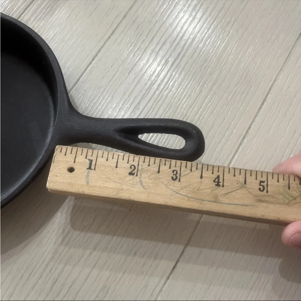 Vintage Lodge #3 4D Cast Iron Skillet 6” Double Pour Spouts 3 Knotched